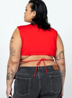 Uzo Top Red Curve -Eva Style Shop 4 modelinfo lovisa us18 350a4c82 65b8 4a1c b975 248820539d42