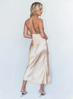 Walk The Line Midi Dress Champagne -Eva Style Shop 4 modelinfo michaela us2 f6c790e2 a4d0 4aa7 8235 60dff7ba3dfd