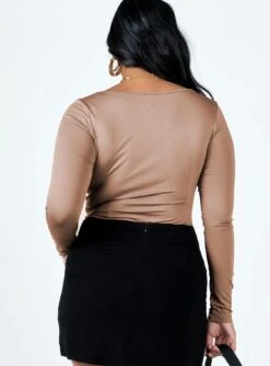 Princess Polly Shuler Long Sleeve Bodysuit Pink -Eva Style Shop 4 modelinfo rheanna us6 2f04da22 861e 4b26 aa1e 59d55b0b617e