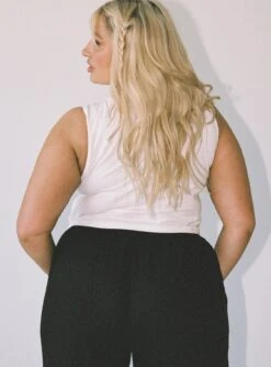 Blizzard Tank Top White Curve 7 Blizzard Tank Top White Curve -Eva Style Shop 4 modelinfo sarina us14 aed9deca ca3f 473b 9050 0bd676d52024