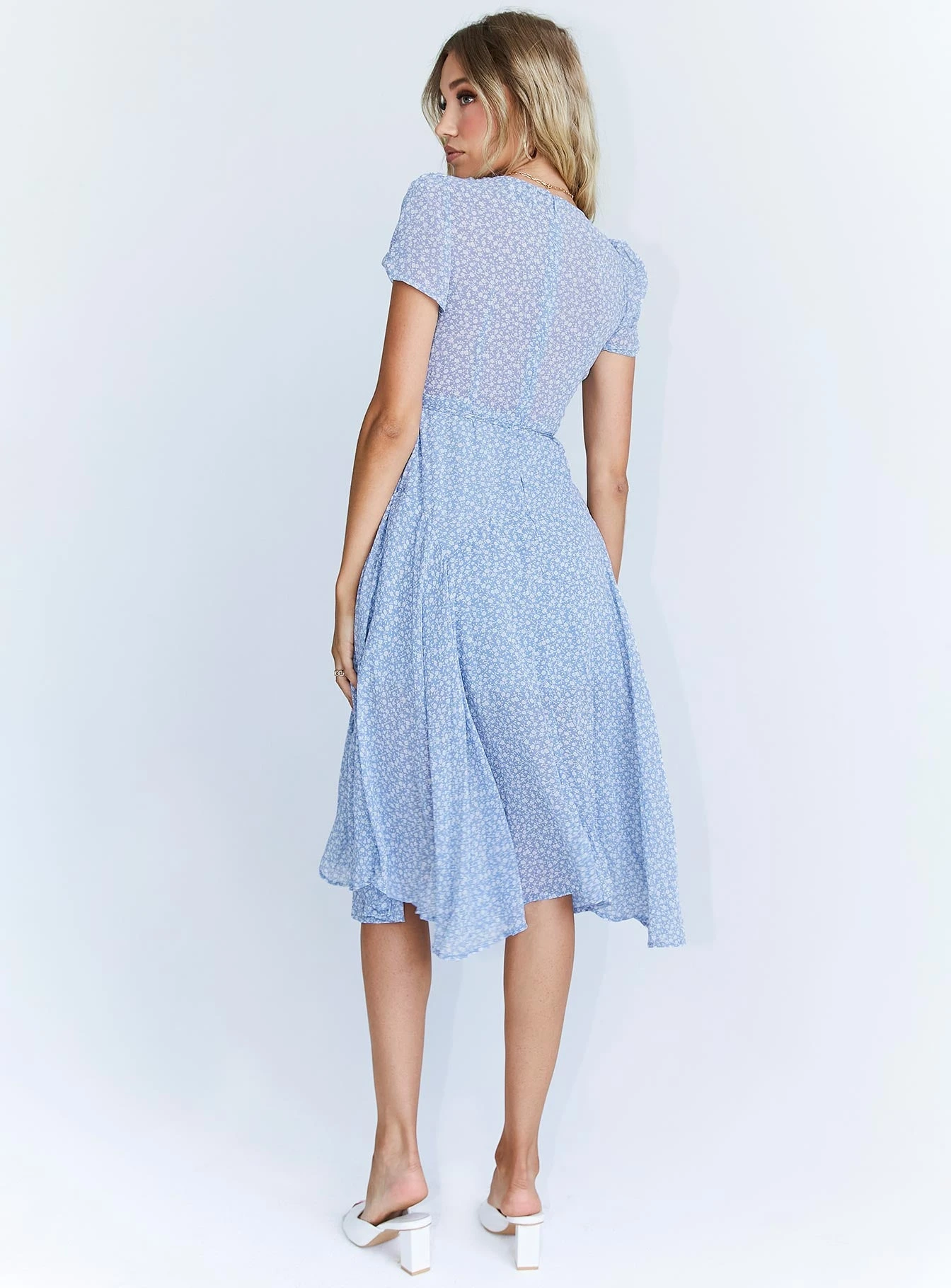 Princess Polly Felleni Midi Dress Blue Floral 6 Princess Polly Felleni Midi Dress Blue Floral - Image 4