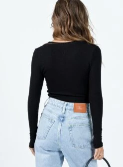 Princess Polly Swenson Long Sleeve Bodysuit Black -Eva Style Shop 5 modelinfo Elise us2 9d377d1b 0c3f 4852 b53d 71ced8e88a14