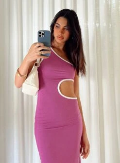 JGR & STN Charlotte Midi Dress Pink -Eva Style Shop 5 modelinfo Jess us2 a3260579 34ed 4135 8d7b 0c3cf802244f