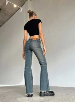 Princess Polly Carmella Low Waist Y2K Jeans Denim -Eva Style Shop 5 modelinfo KIANA us2 9a117ade 0f25 4c2a ad8b f28b2e82da8d