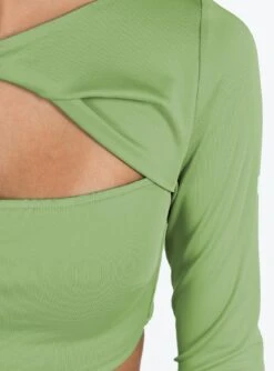 Aden Long Sleeve Twist Top Green -Eva Style Shop 5 modelinfo elise us2 2cbaef3a f0e7 43e1 bb67 afa1301252c9