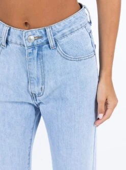 Princess Polly Zelkova Flared Jeans Mid Wash Denim -Eva Style Shop 5 modelinfo elise us2 e038fc8f 4d8e 4c55 8bf2 8f7a33836de8