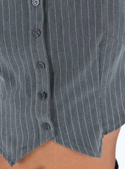 Motel Madian Top Pinstripe Grey -Eva Style Shop 5 modelinfo sneha us2 a906b535 67dd 41f6 bf73 cab790f57d0a